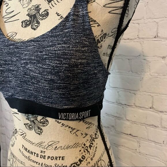 Victoria’s Secret Size Small Sports Bra Heathered Gray Racer Back - Picture 3 of 7
